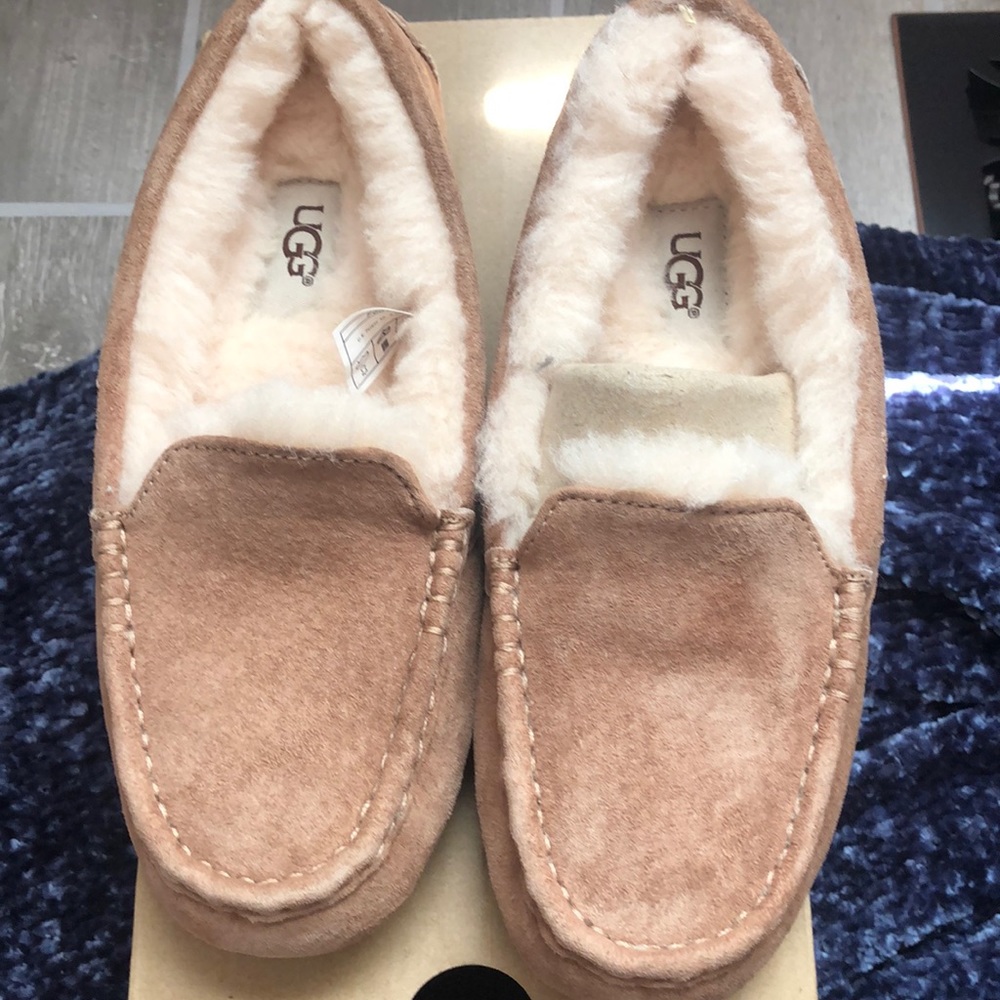 Brand new Ansley Ugg Slippers size 5